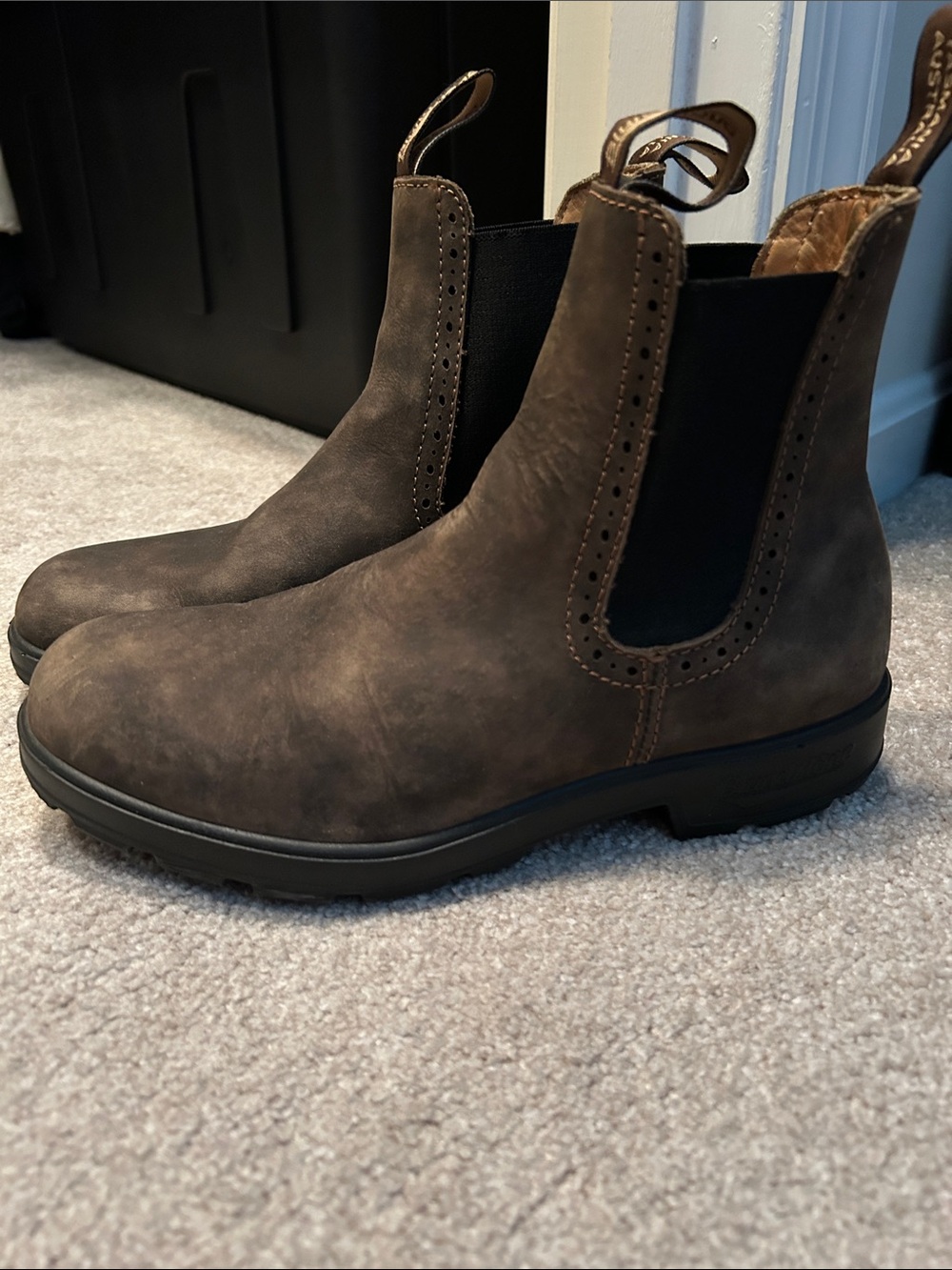 Blundstone Chelsea Boots - size 6 AUS (US Womens 9)